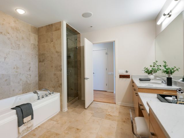 500 W Superior Street 2401, Chicago, IL 60654