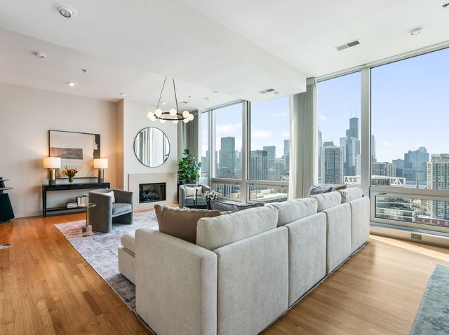 500 W Superior Street 2401, Chicago, IL 60654