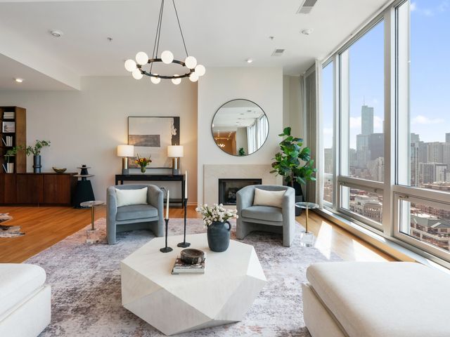 500 W Superior Street 2401, Chicago, IL 60654