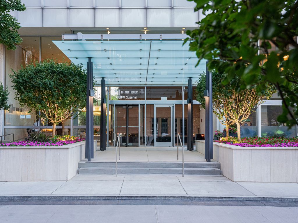 500 W Superior Street 2401, Chicago, IL 60654
