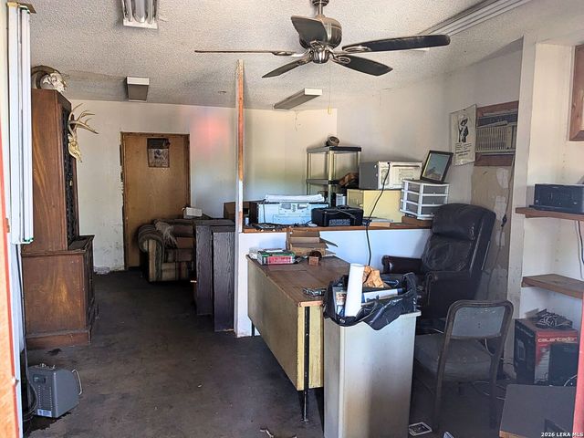 819 N Zarzamora St, San Antonio, TX 78207