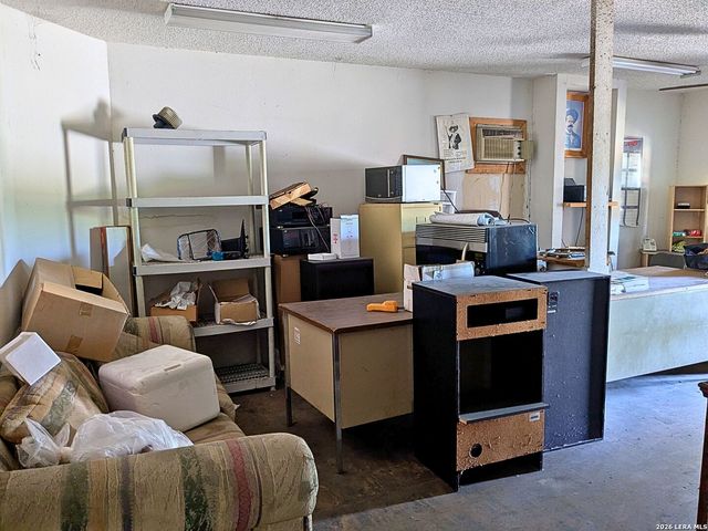 819 N Zarzamora St, San Antonio, TX 78207