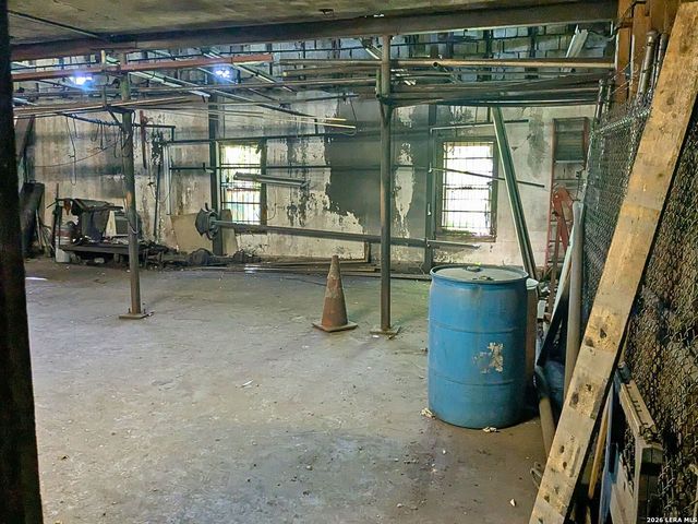 819 N Zarzamora St, San Antonio, TX 78207