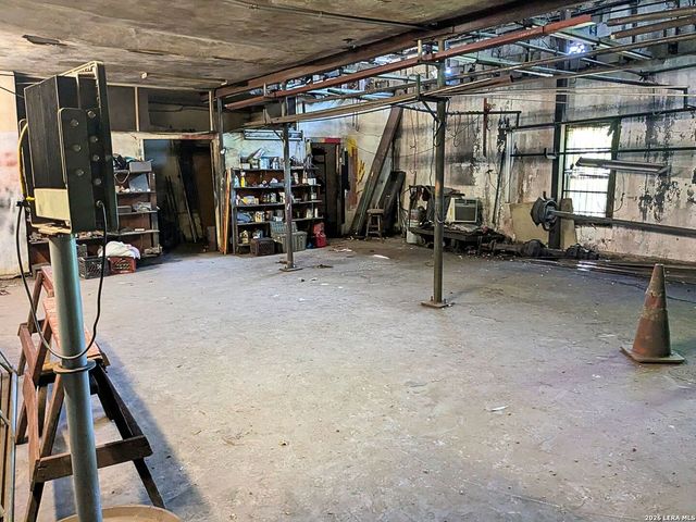 819 N Zarzamora St, San Antonio, TX 78207