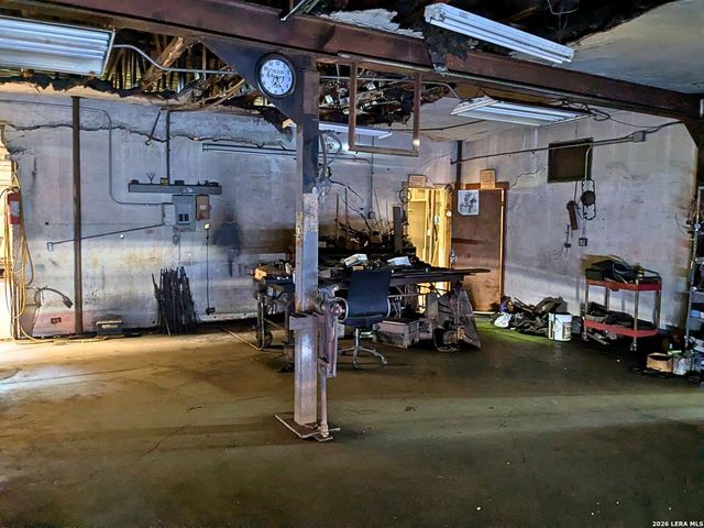 819 N Zarzamora St, San Antonio, TX 78207