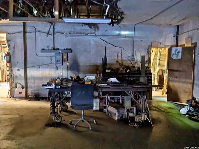 819 N Zarzamora St, San Antonio, TX 78207