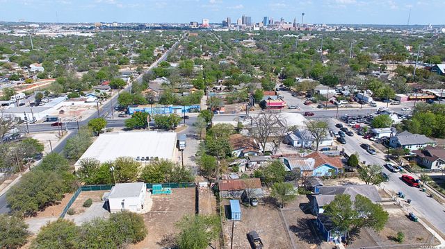 819 N Zarzamora St, San Antonio, TX 78207