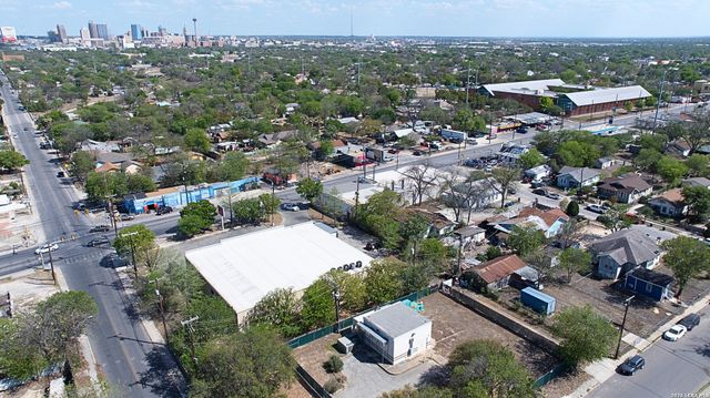 819 N Zarzamora St, San Antonio, TX 78207