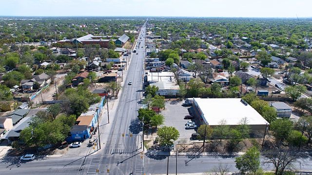 819 N Zarzamora St, San Antonio, TX 78207