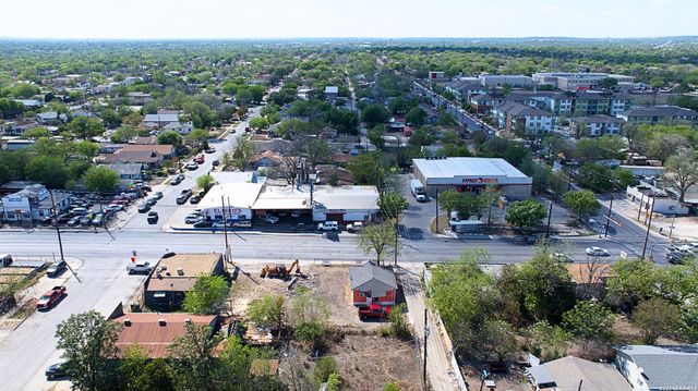 819 N Zarzamora St, San Antonio, TX 78207