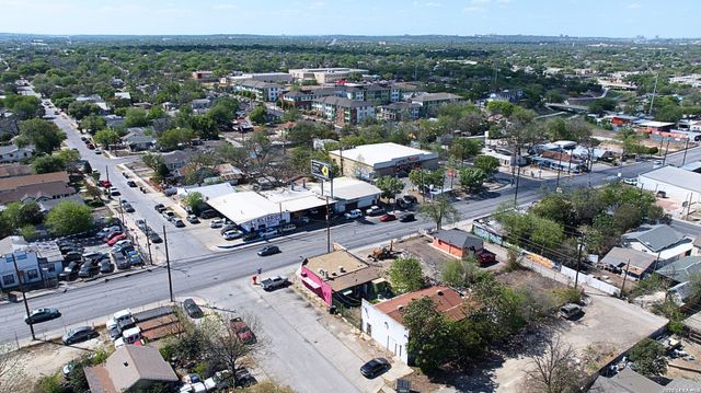 819 N Zarzamora St, San Antonio, TX 78207