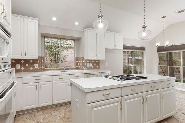 87 N Crossed Birch Place, The Woodlands, TX 77381