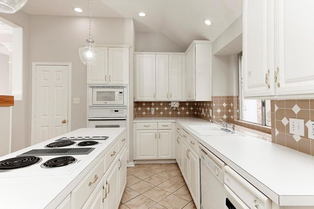 87 N Crossed Birch Place, The Woodlands, TX 77381