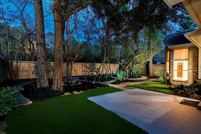 87 N Crossed Birch Place, The Woodlands, TX 77381