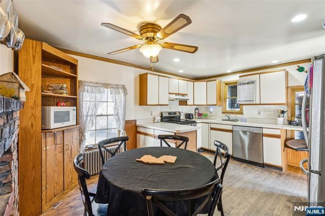 27 Oakland Avenue, Bloomfield, NJ 07003