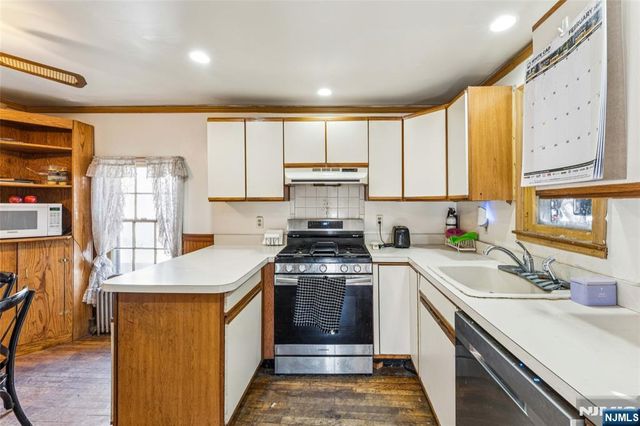 27 Oakland Avenue, Bloomfield, NJ 07003