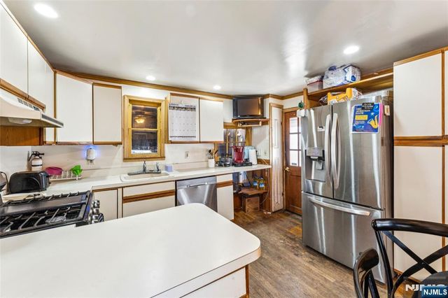 27 Oakland Avenue, Bloomfield, NJ 07003