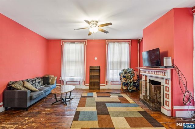 27 Oakland Avenue, Bloomfield, NJ 07003