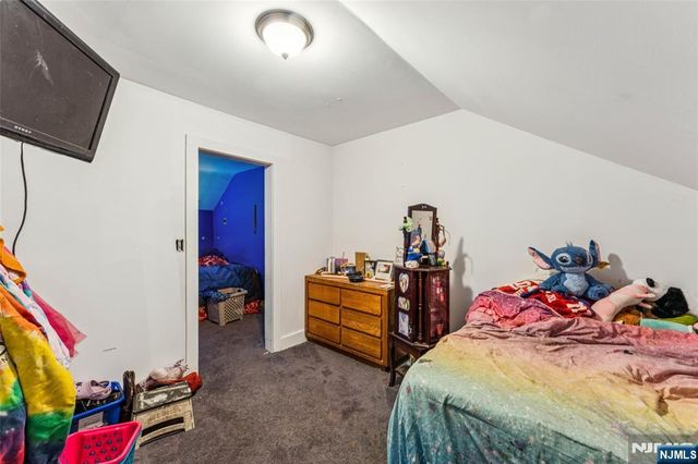 27 Oakland Avenue, Bloomfield, NJ 07003