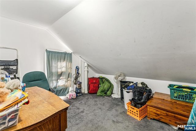 27 Oakland Avenue, Bloomfield, NJ 07003