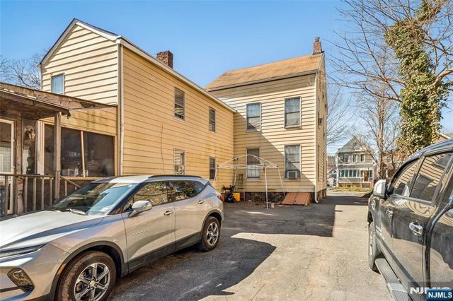 27 Oakland Avenue, Bloomfield, NJ 07003