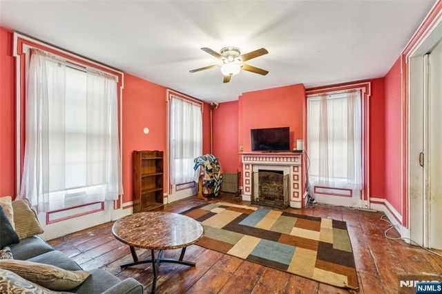 27 Oakland Avenue, Bloomfield, NJ 07003