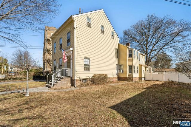 27 Oakland Avenue, Bloomfield, NJ 07003