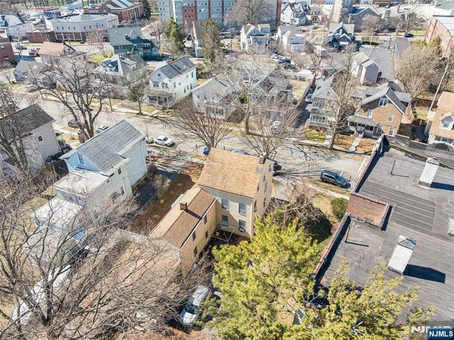 27 Oakland Avenue, Bloomfield, NJ 07003