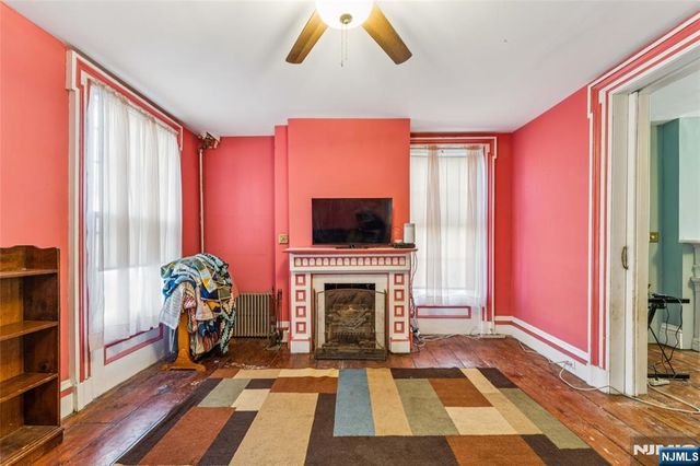 27 Oakland Avenue, Bloomfield, NJ 07003