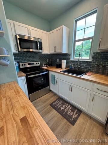 33455 State Highway 82, Cookson, OK 74427