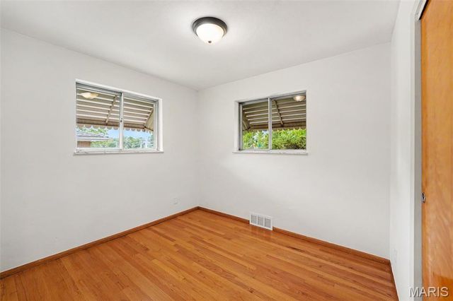 701 Avenue H, St Louis, MO 63125