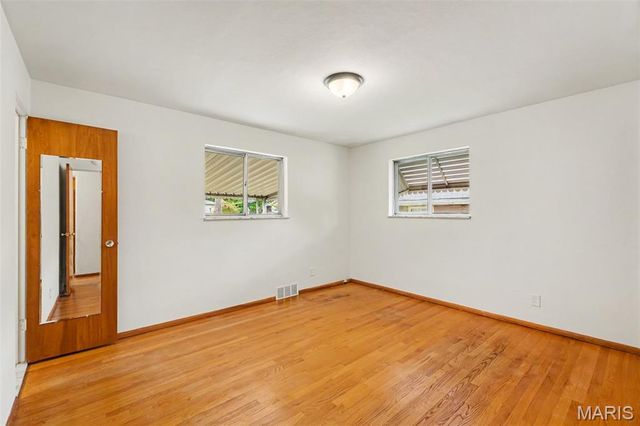 701 Avenue H, St Louis, MO 63125