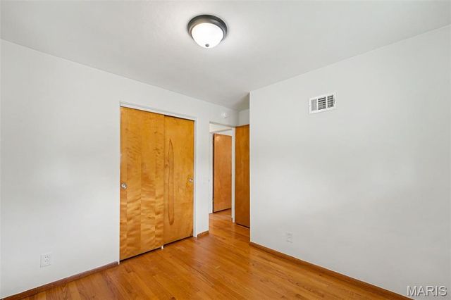 701 Avenue H, St Louis, MO 63125