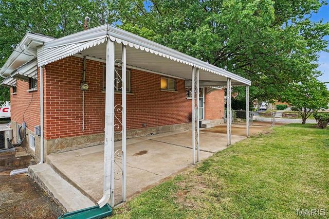 701 Avenue H, St Louis, MO 63125