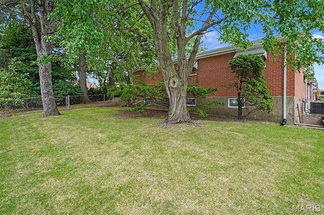 701 Avenue H, St Louis, MO 63125