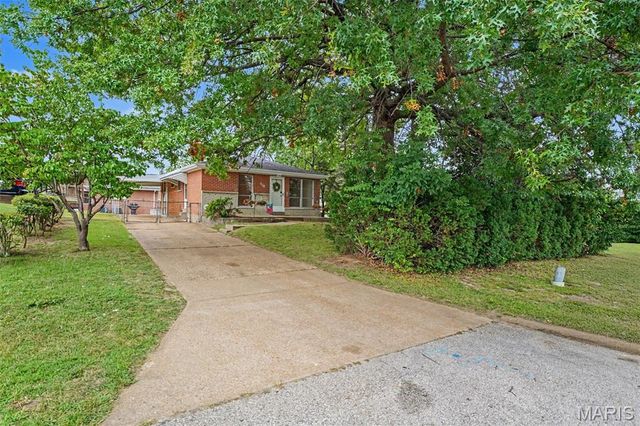 701 Avenue H, St Louis, MO 63125