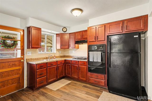 701 Avenue H, St Louis, MO 63125