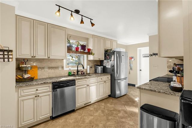 7157 Mantlewood Lane, Kernersville, NC 27284