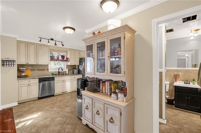 7157 Mantlewood Lane, Kernersville, NC 27284