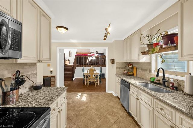 7157 Mantlewood Lane, Kernersville, NC 27284