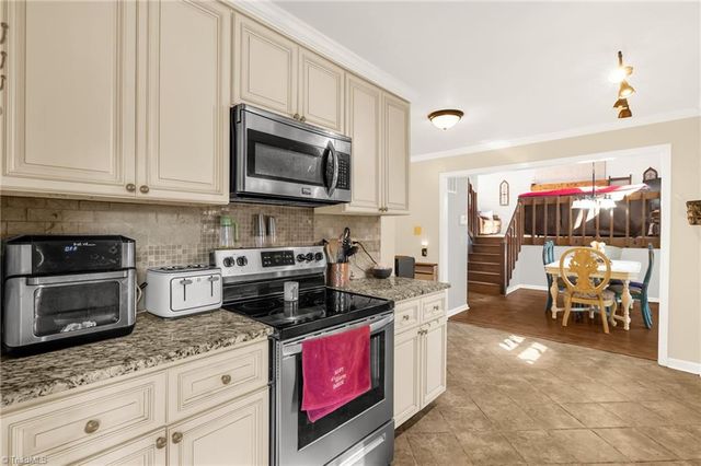 7157 Mantlewood Lane, Kernersville, NC 27284