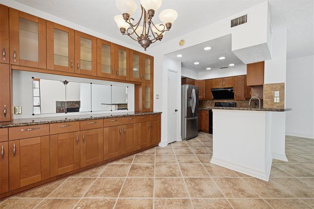 7350 Kirby Drive 18, Houston, TX 77030