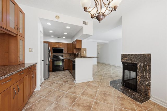 7350 Kirby Drive 18, Houston, TX 77030