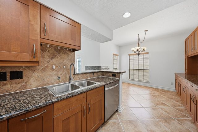 7350 Kirby Drive 18, Houston, TX 77030