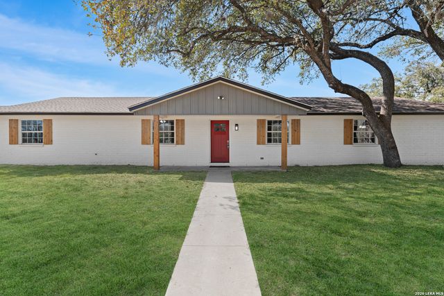 113 crestline, Pleasanton, TX 78064