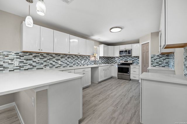 113 crestline, Pleasanton, TX 78064