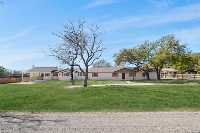 113 crestline, Pleasanton, TX 78064