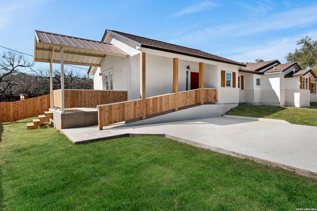 113 crestline, Pleasanton, TX 78064