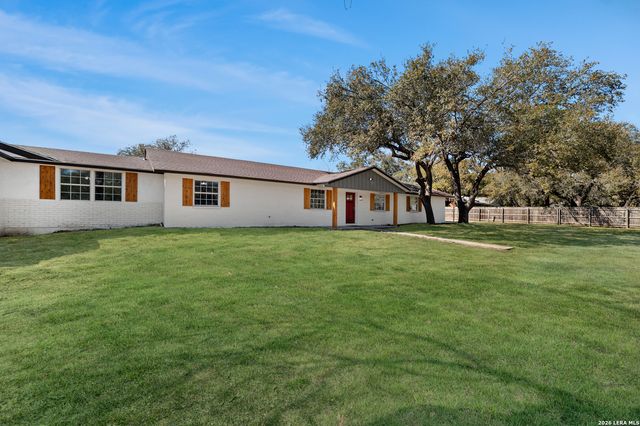 113 crestline, Pleasanton, TX 78064