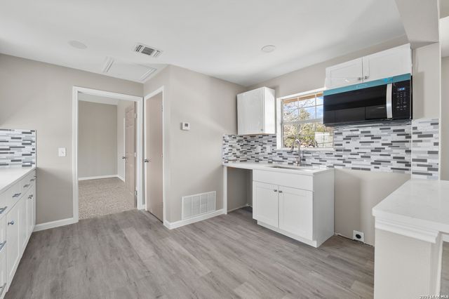 113 crestline, Pleasanton, TX 78064